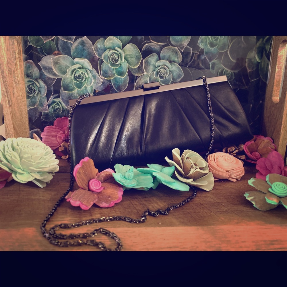 Black clutch